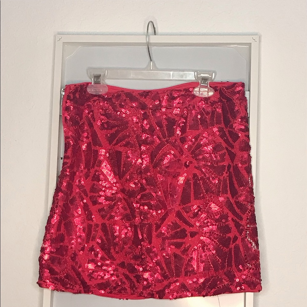 H&M red skirt